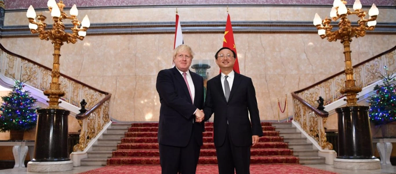 Κορωνοϊός: Η Βρετανία έθεσε επίσημα θέμα στην Κίνα για τη προέλευσή του υπονοώντας ότι πρόκειται για βιολογικό όπλο!